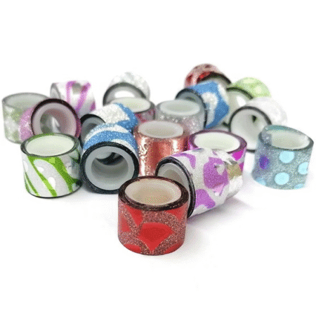 تزئین داخلی با روبالشتی‌های فانتزی و رنگارنگ.